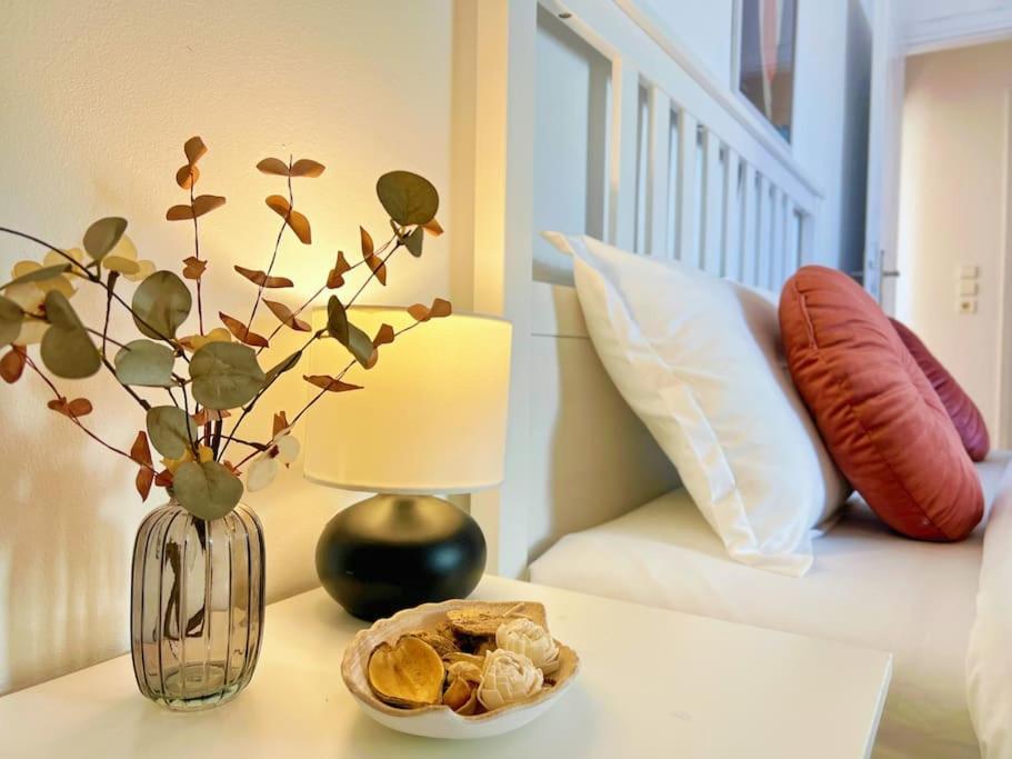 Cozy Fairytal Garden Apartment, Family Friendly, Free Parking, 15 Min To Airport Athènes Extérieur photo