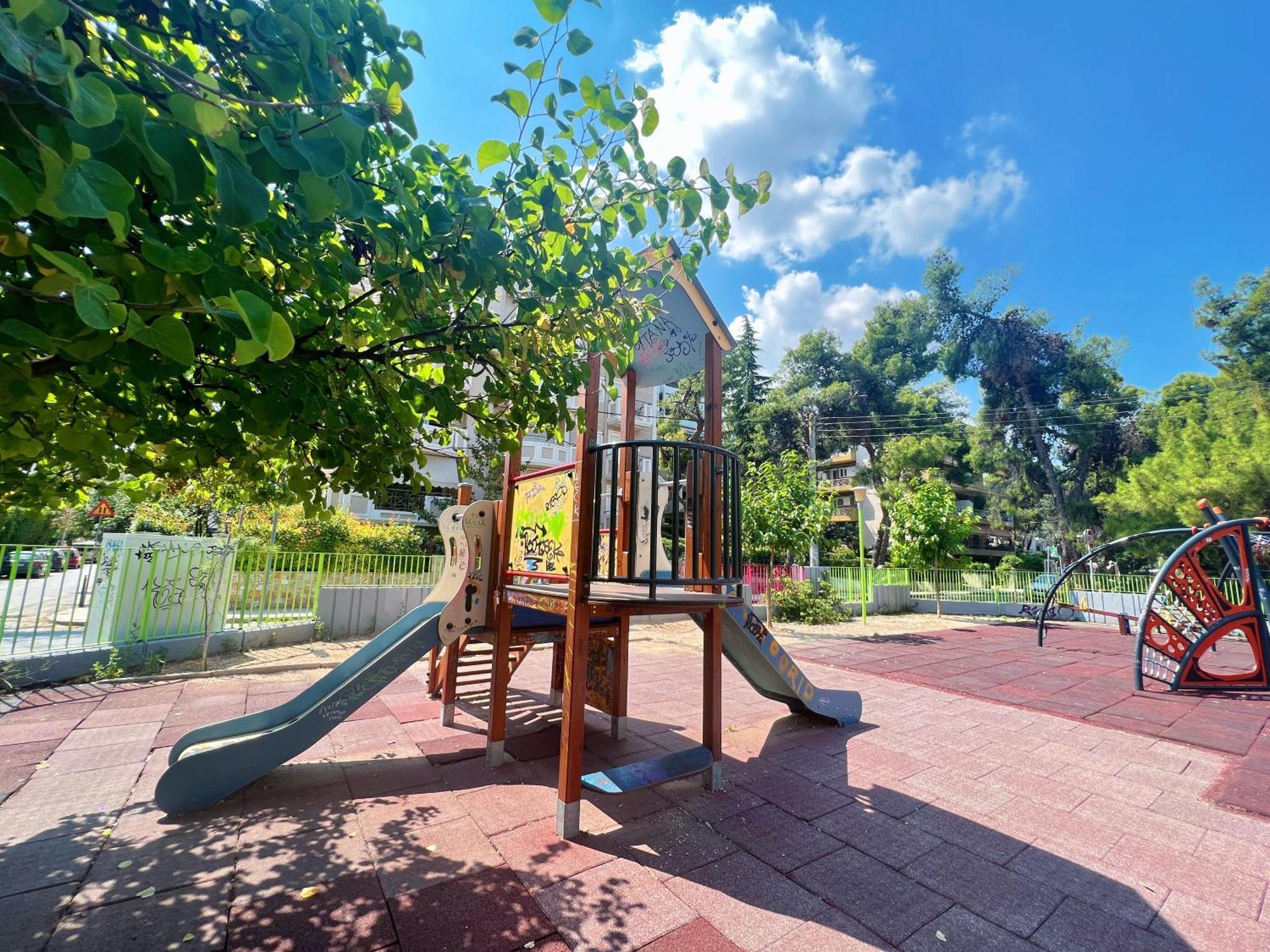 Cozy Fairytal Garden Apartment, Family Friendly, Free Parking, 15 Min To Airport Athènes Extérieur photo