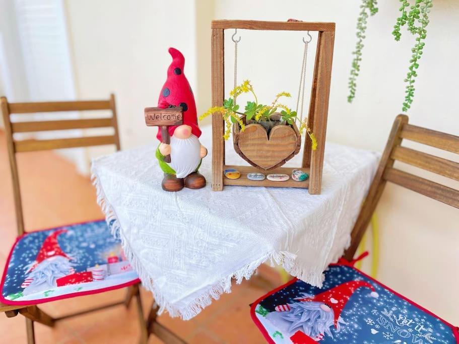 Cozy Fairytal Garden Apartment, Family Friendly, Free Parking, 15 Min To Airport Athènes Extérieur photo