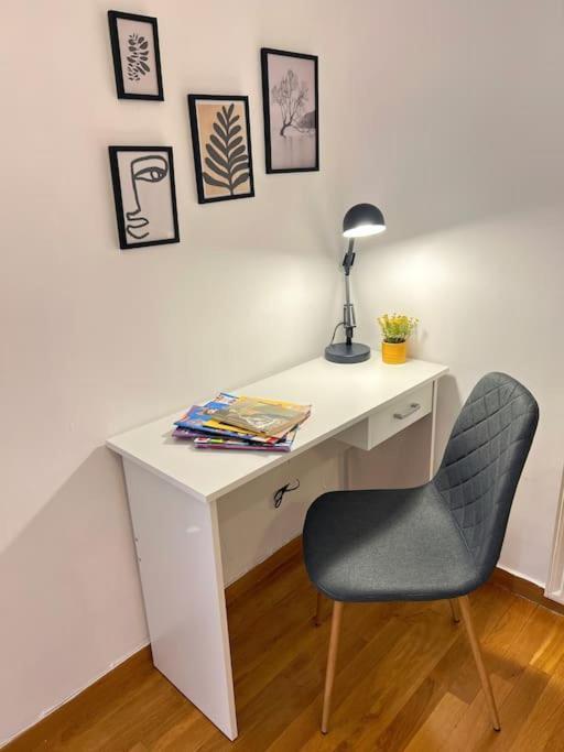 Cozy Fairytal Garden Apartment, Family Friendly, Free Parking, 15 Min To Airport Athènes Extérieur photo