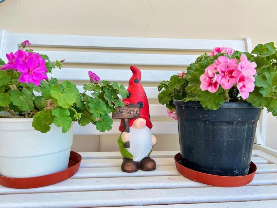 Cozy Fairytal Garden Apartment, Family Friendly, Free Parking, 15 Min To Airport Athènes Extérieur photo