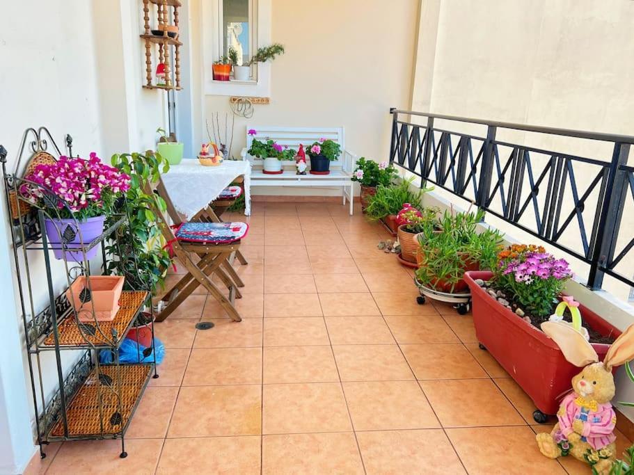 Cozy Fairytal Garden Apartment, Family Friendly, Free Parking, 15 Min To Airport Athènes Extérieur photo